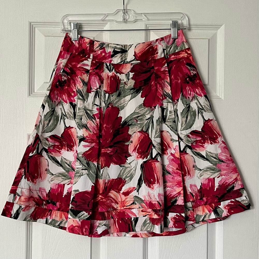 White House Black Market Floral Flare Skirt - Size 0
